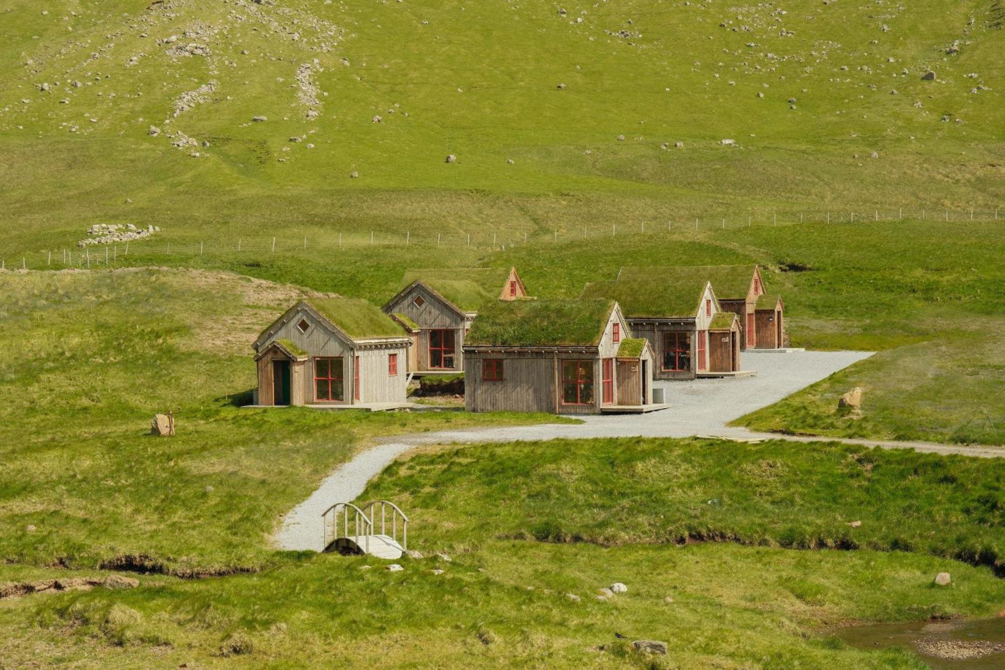 Mulafossur Cottages By Famous Waterfall In Gasadalur מראה חיצוני תמונה